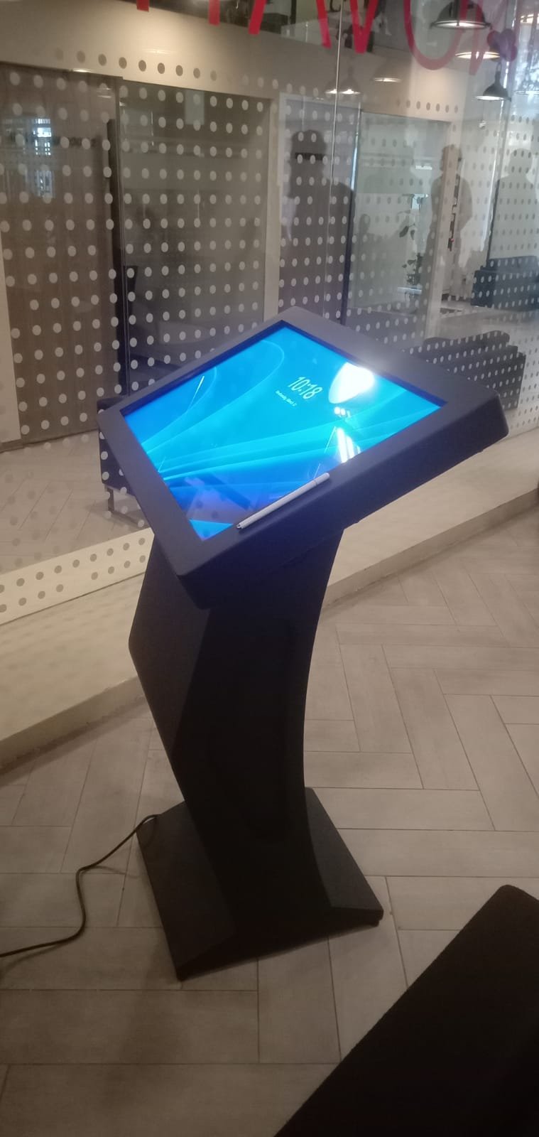 Interactive KIOSK 32 Inch -1